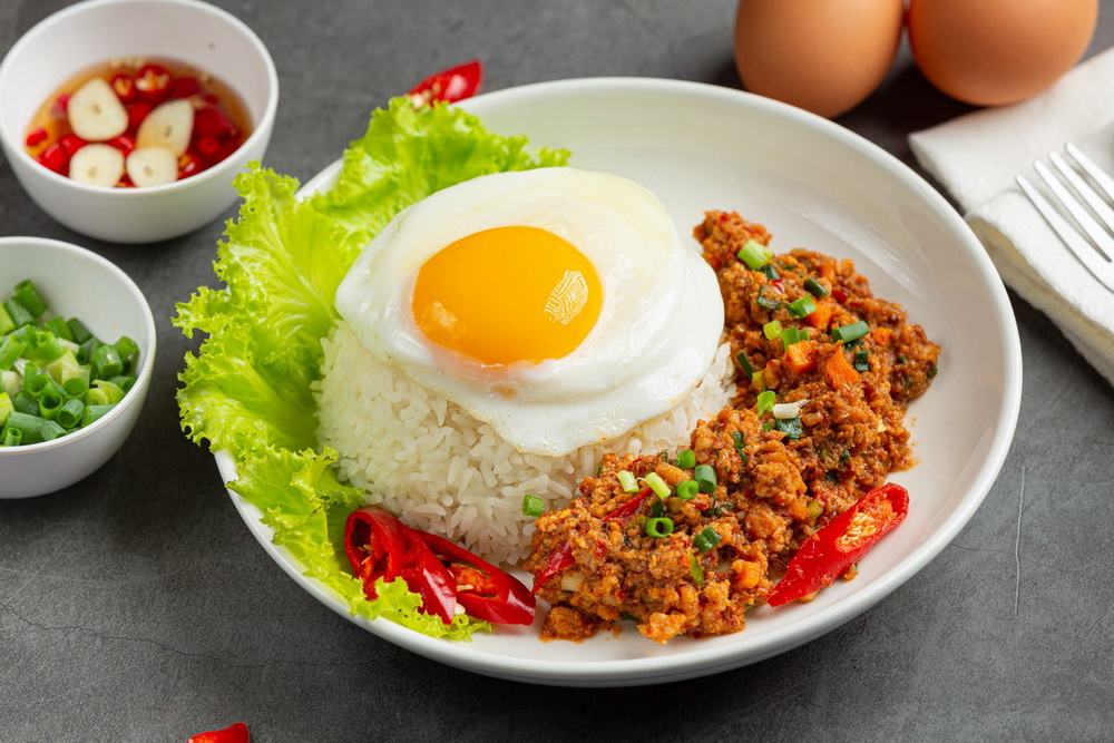 Crispy Omelet Topped With Minced Pork and Mixed Vegetables Sauce