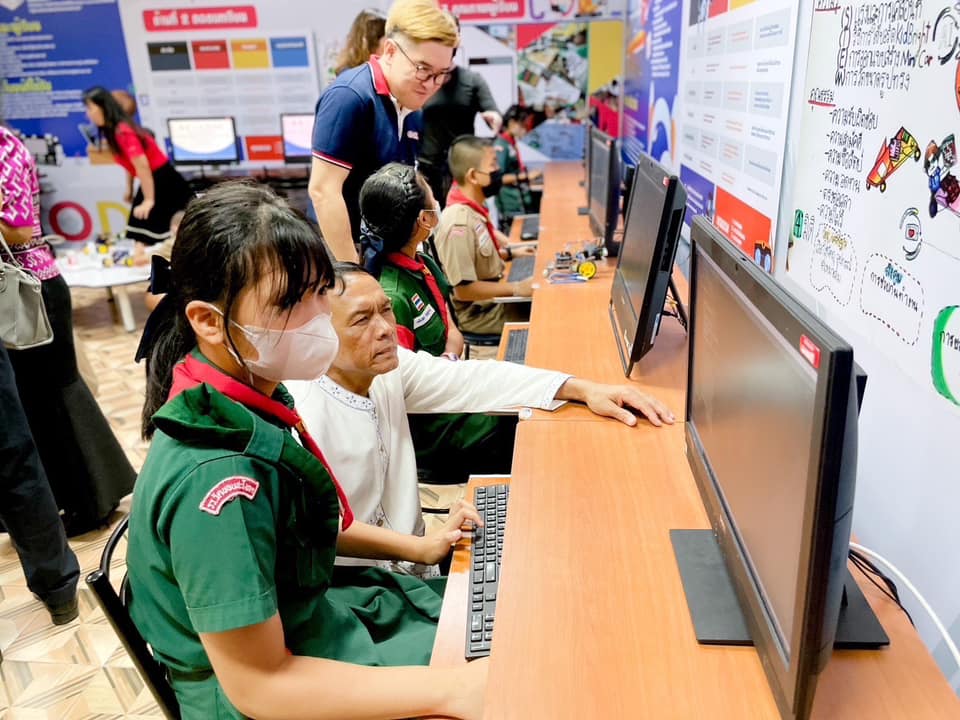 ซีพี-เมจิ มอบคอมพิวเตอร์-ศูนย์การเรียนรู้ Robotics and Coding 5 โรงเรียน ใน จ.สระบุรี